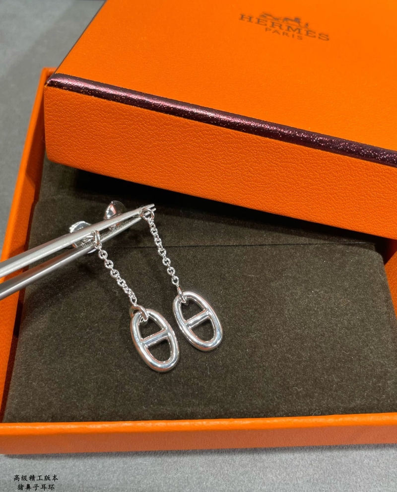 H**me5 earrings